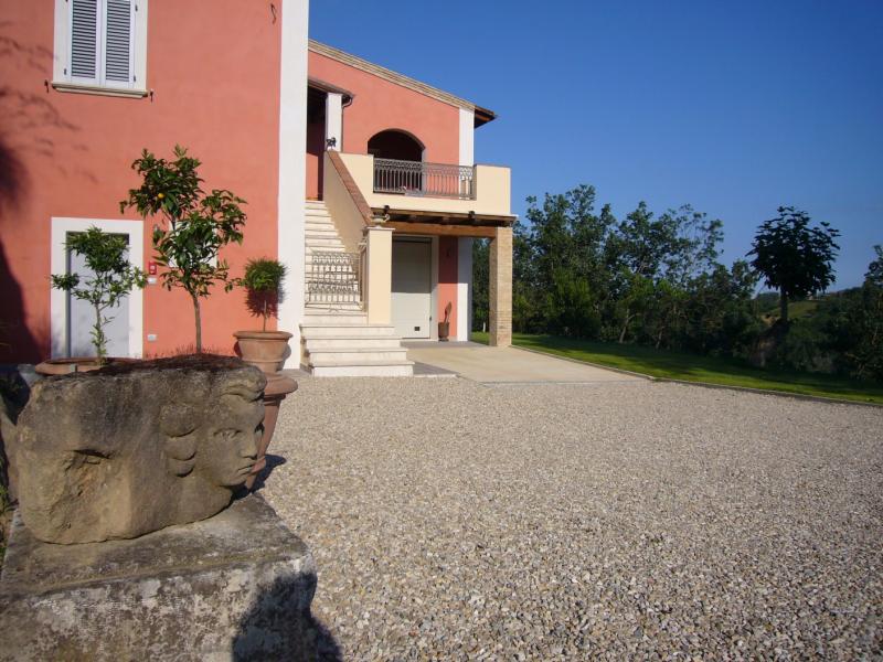casa indipendente in vendita ad Ascoli Piceno in zona Montadamo