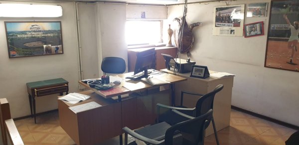 locale commerciale in vendita ad Ascoli Piceno in zona Campo Parignano