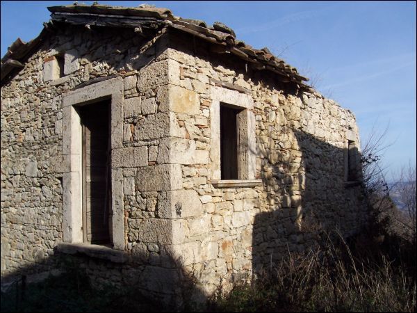 casa indipendente in vendita ad Ascoli Piceno in zona Rosara