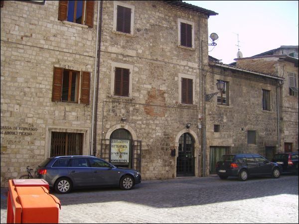 casa indipendente in vendita ad Ascoli Piceno in zona Centro Storico