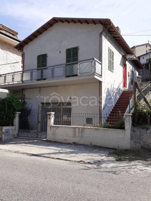 casa indipendente in vendita ad Ascoli Piceno in zona Castel Trosino
