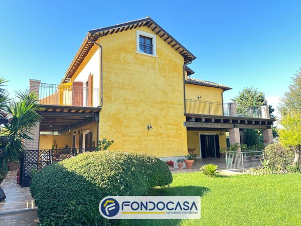 casa indipendente in vendita ad Ascoli Piceno in zona Centro Storico