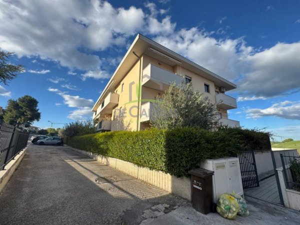 appartamento in vendita ad Ascoli Piceno in zona Poggio di Bretta