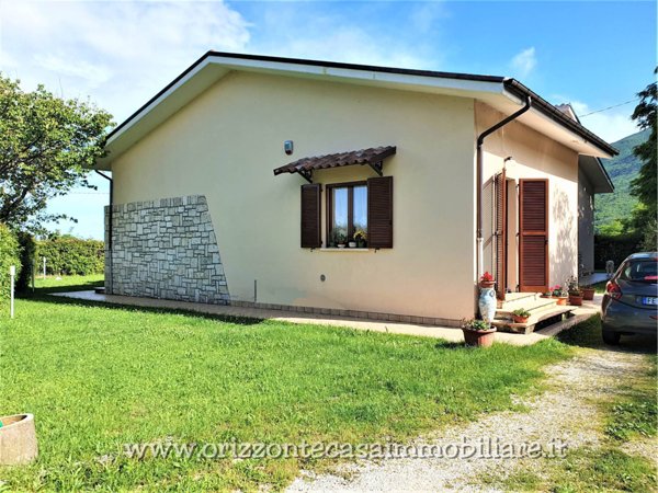 casa indipendente in vendita ad Ascoli Piceno in zona Santa Maria a Corte