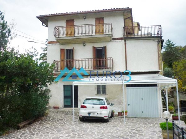 casa indipendente in vendita ad Ascoli Piceno in zona Lisciano di Colloto