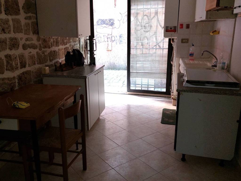 negozio in vendita ad Ascoli Piceno in zona Borgo Solestà