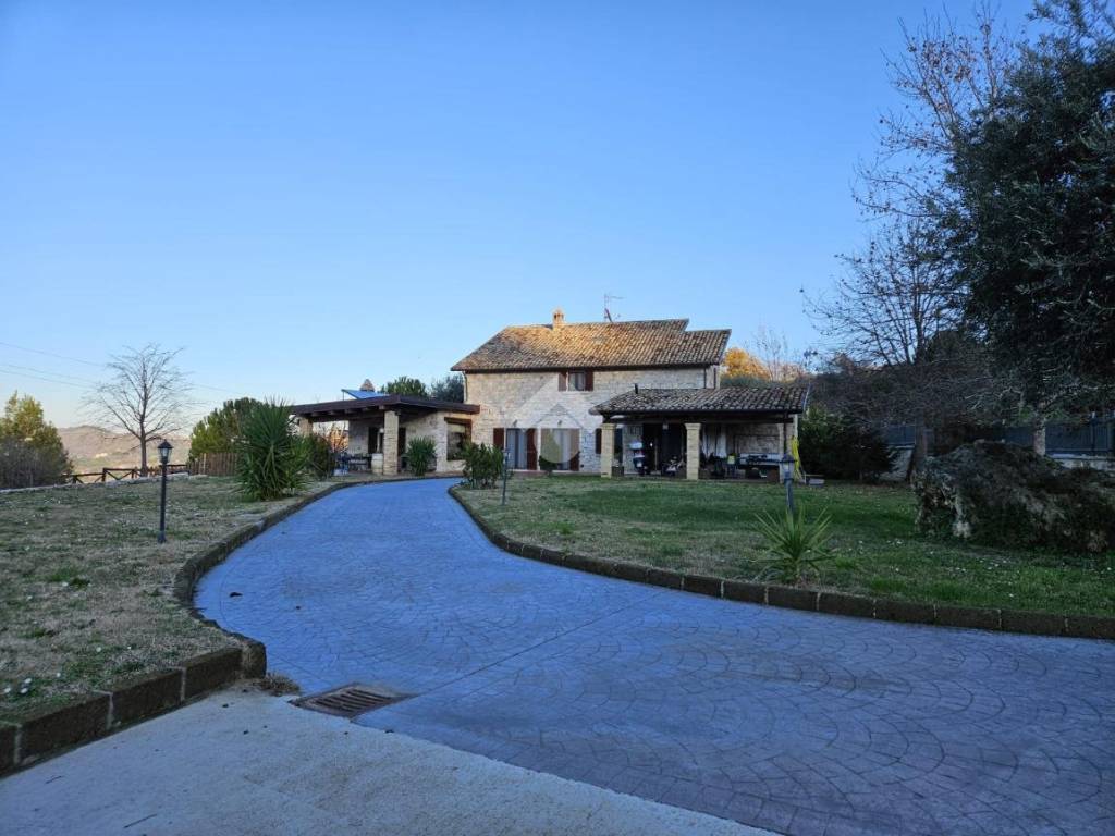 casa indipendente in vendita ad Ascoli Piceno in zona Centro Storico