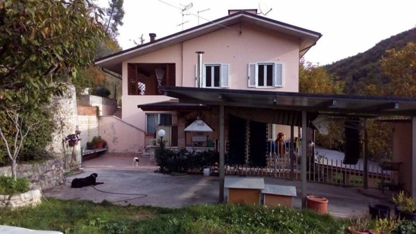 casa indipendente in vendita ad Ascoli Piceno in zona Colonnata