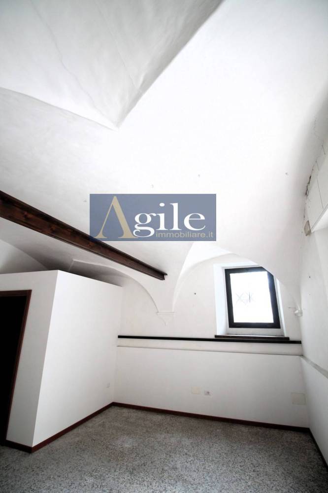 locale commerciale in vendita ad Ascoli Piceno in zona Centro Storico