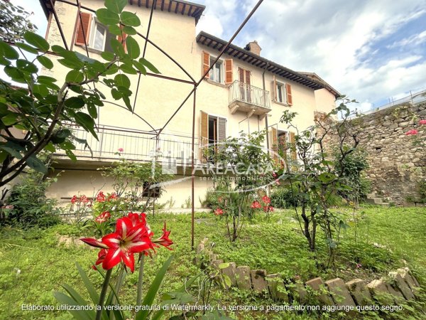 casa indipendente in vendita ad Ascoli Piceno in zona Centro Storico