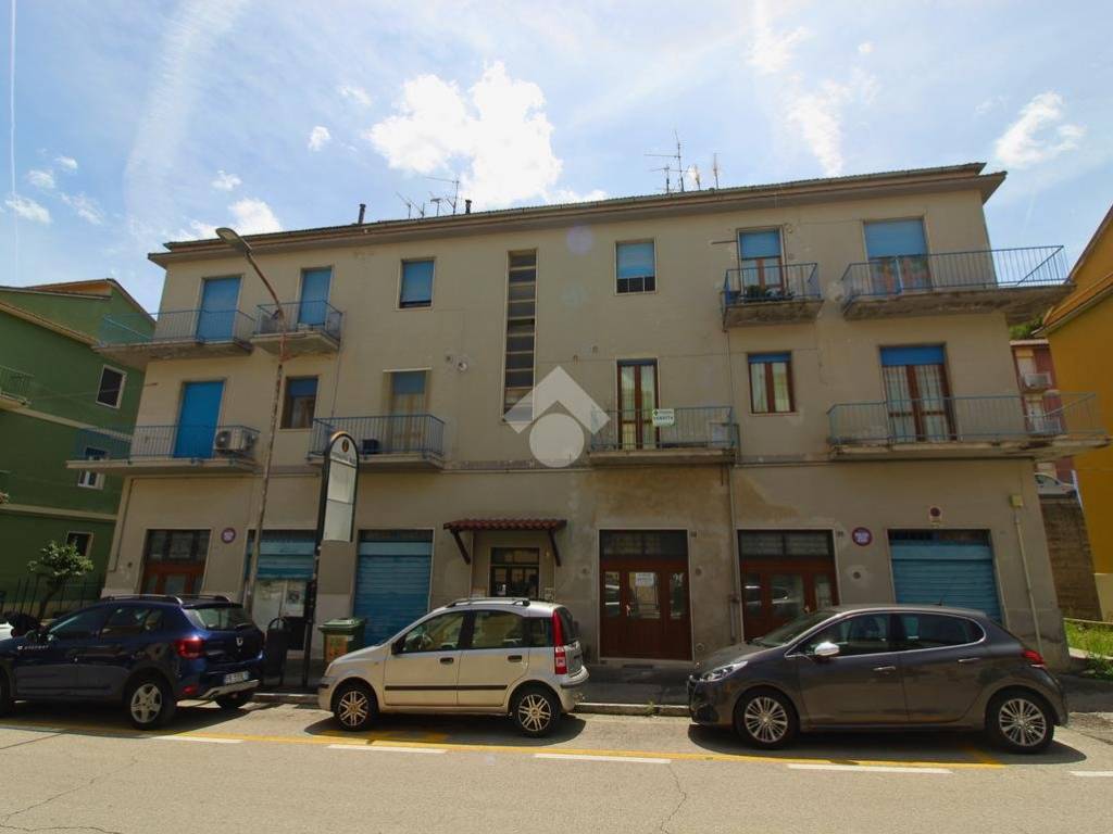 negozio in vendita ad Ascoli Piceno in zona Porta Romana