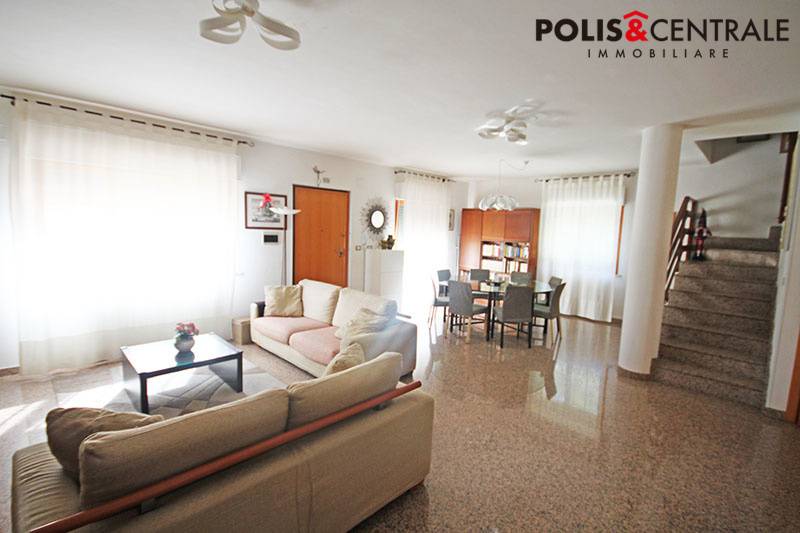 casa indipendente in vendita ad Ascoli Piceno in zona Monticelli