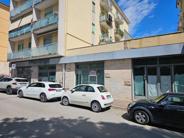 negozio in vendita ad Ascoli Piceno