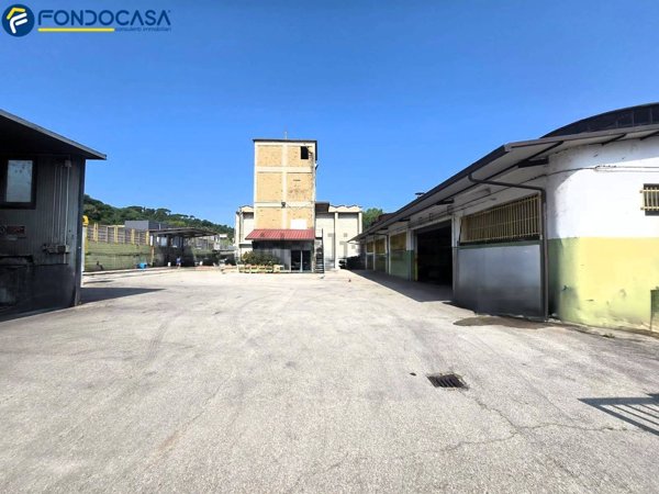 capannone in vendita ad Ascoli Piceno in zona Lu Battente