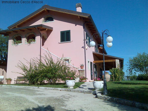 casa indipendente in vendita ad Ascoli Piceno in zona Marino del Tronto