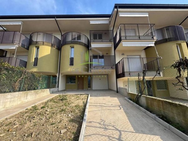 casa indipendente in vendita ad Ascoli Piceno in zona Monticelli