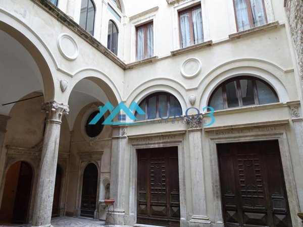 appartamento in vendita ad Ascoli Piceno in zona Centro Storico