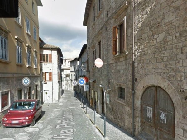 locale commerciale in vendita ad Ascoli Piceno in zona Centro Storico