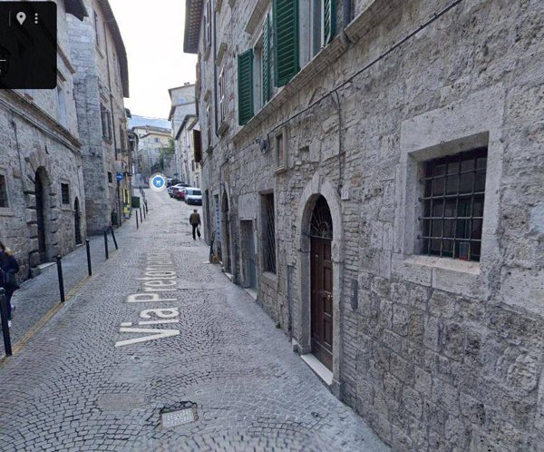 locale commerciale in vendita ad Ascoli Piceno in zona Centro Storico