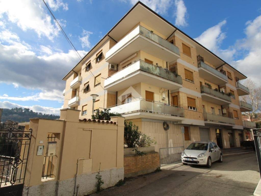 appartamento in vendita ad Ascoli Piceno in zona Campo Parignano