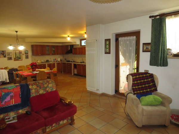 casa indipendente in vendita ad Ascoli Piceno in zona Lisciano