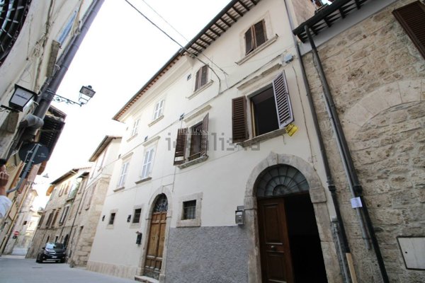 casa indipendente in vendita ad Ascoli Piceno in zona Centro Storico