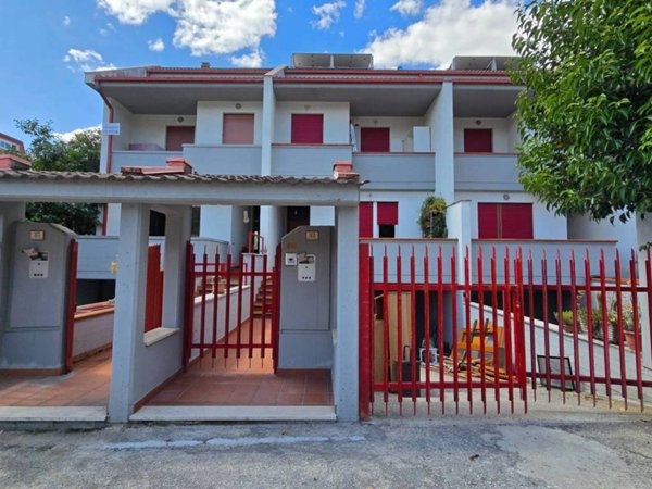 casa indipendente in vendita ad Ascoli Piceno in zona Monticelli