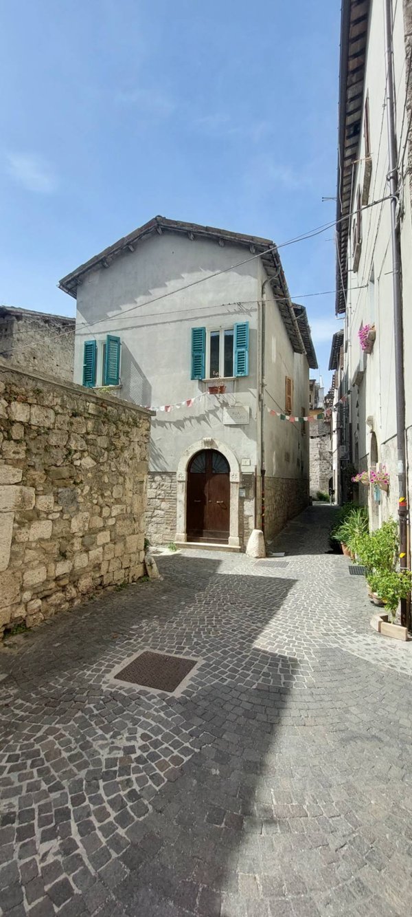casa indipendente in vendita ad Ascoli Piceno in zona Centro Storico