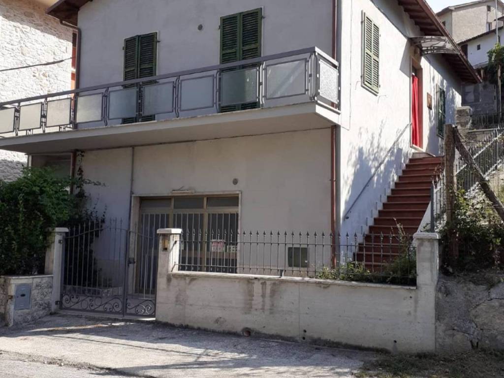 casa indipendente in vendita ad Ascoli Piceno in zona Castel Trosino