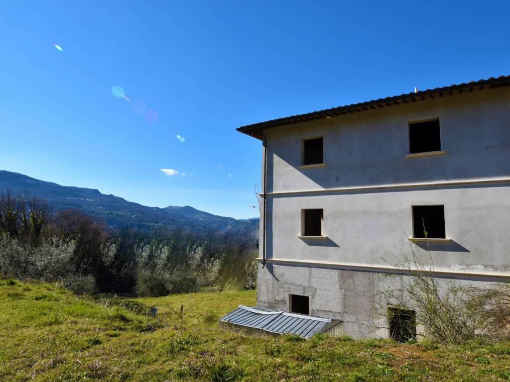 casa indipendente in vendita ad Ascoli Piceno in zona Centro Storico