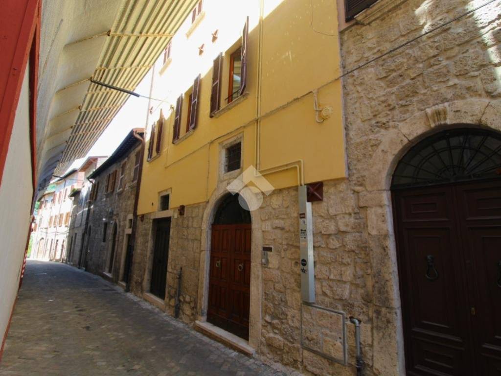 appartamento in vendita ad Ascoli Piceno in zona Piazzarola