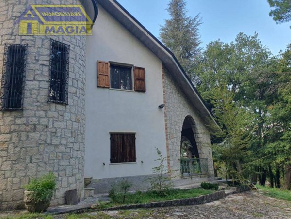 casa indipendente in vendita ad Ascoli Piceno in zona Lisciano