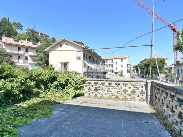 appartamento in vendita ad Ascoli Piceno in zona Campo Parignano
