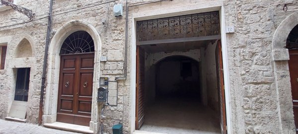 casa semindipendente in vendita ad Ascoli Piceno in zona Centro Storico