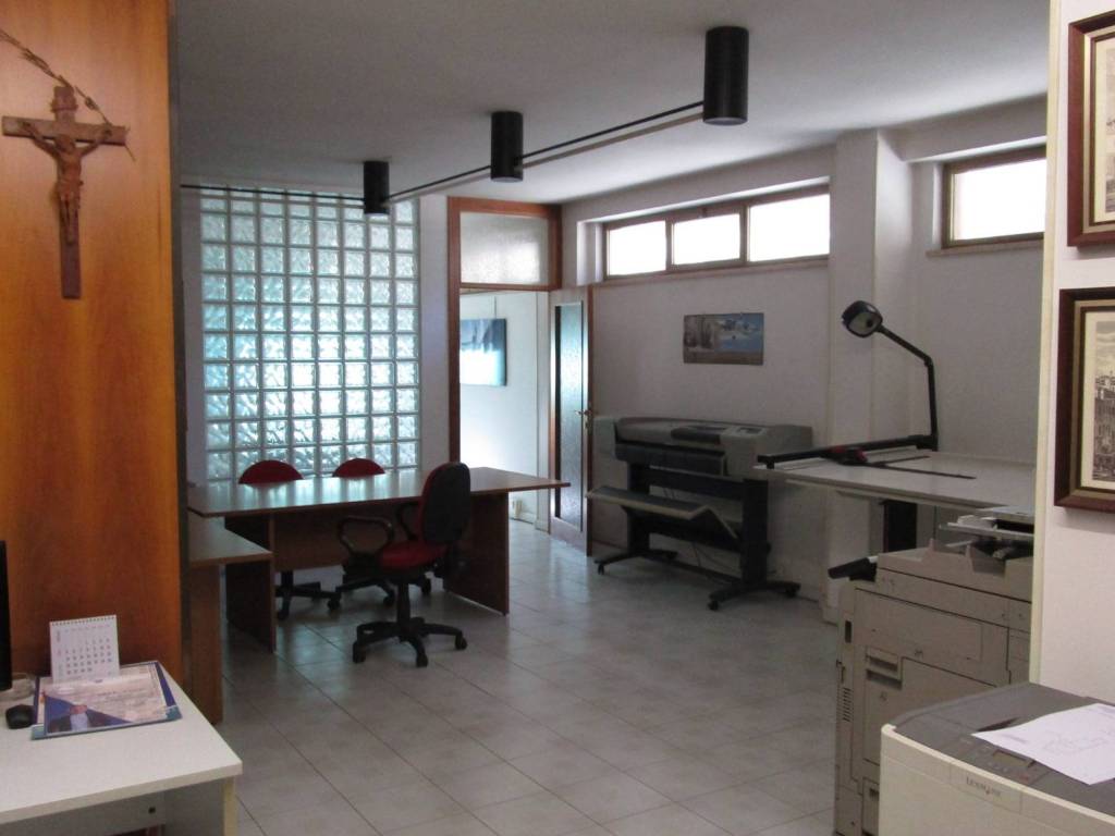 ufficio in vendita ad Ascoli Piceno