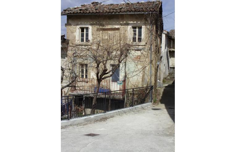 casa indipendente in vendita ad Ascoli Piceno in zona Mozzano