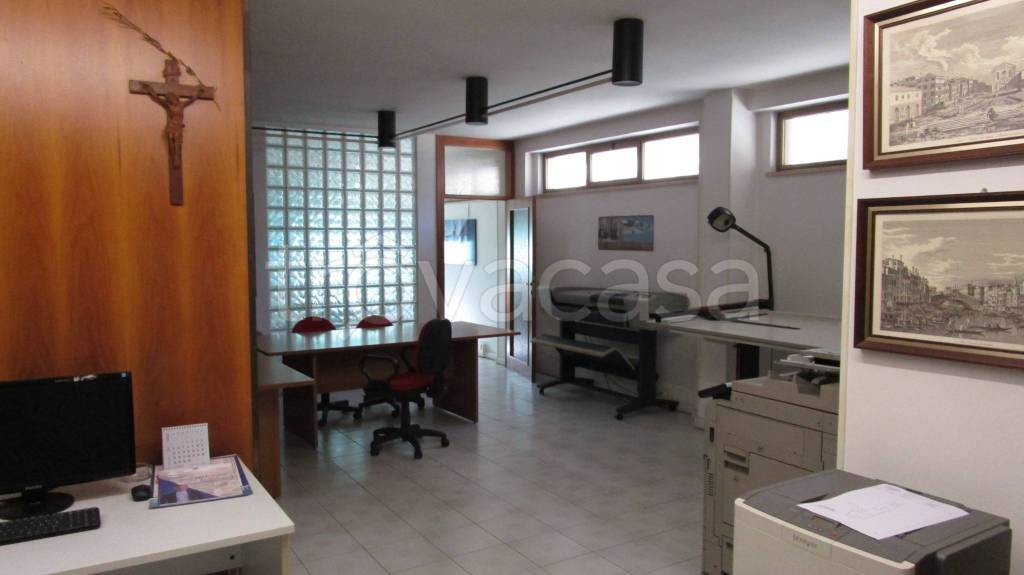 ufficio in vendita ad Ascoli Piceno