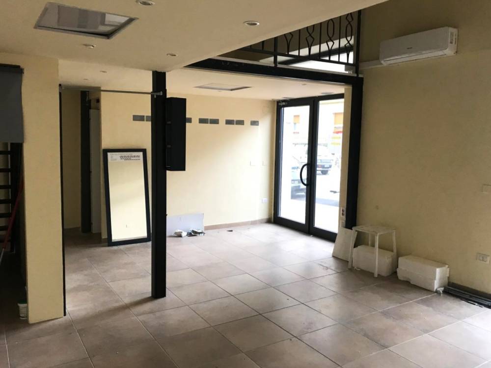 locale commerciale in vendita ad Ascoli Piceno in zona Piazza Immacolata