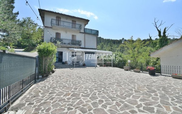 casa indipendente in vendita ad Ascoli Piceno in zona Lisciano di Colloto
