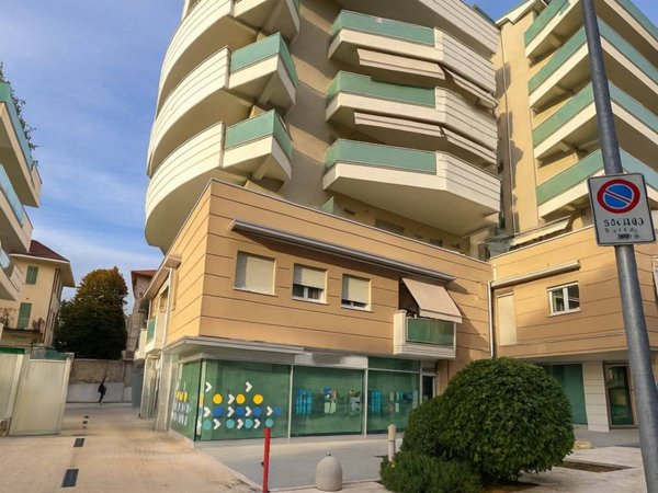 negozio in vendita ad Ascoli Piceno