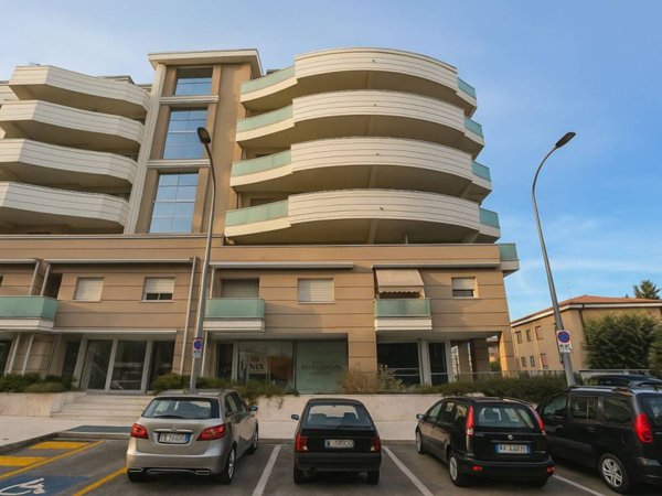 locale commerciale in vendita ad Ascoli Piceno