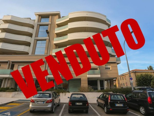 negozio in vendita ad Ascoli Piceno