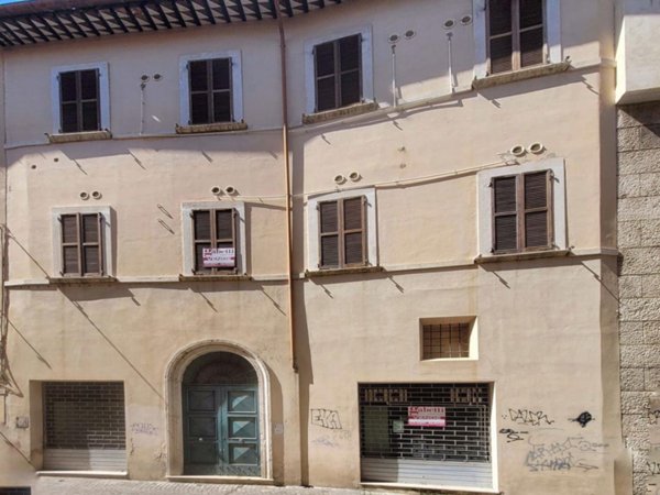 intera palazzina in vendita ad Ascoli Piceno in zona Centro Storico