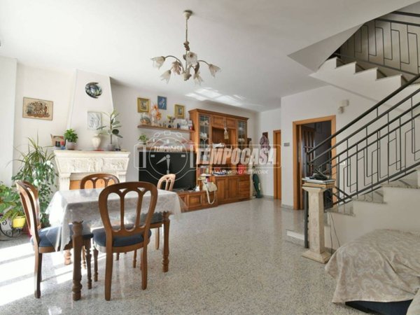 casa indipendente in vendita ad Ascoli Piceno in zona Lisciano