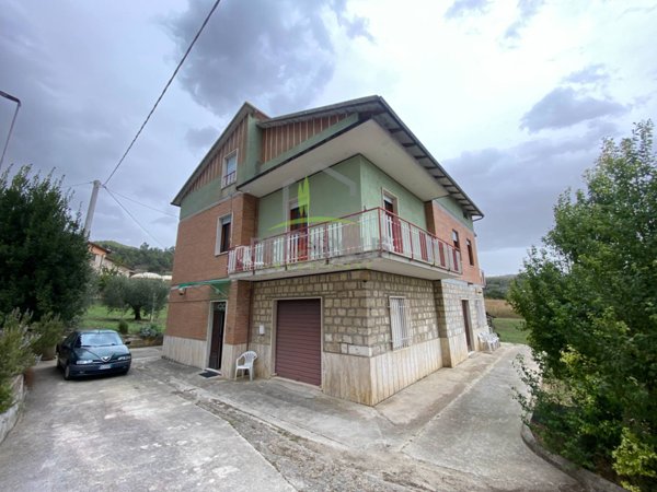 casa indipendente in vendita ad Ascoli Piceno in zona Colonnata