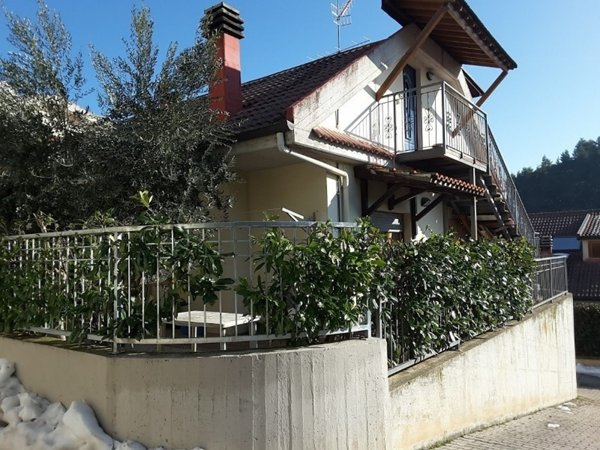 casa indipendente in vendita ad Ascoli Piceno in zona Monticelli