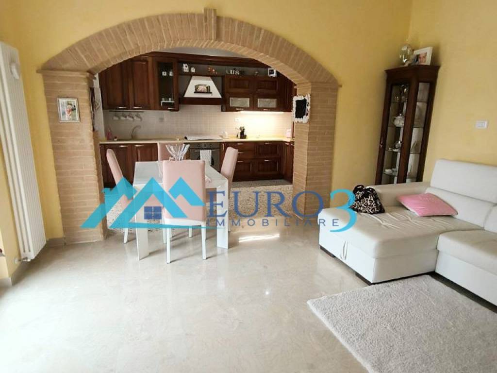 appartamento in vendita ad Ascoli Piceno in zona Marino del Tronto