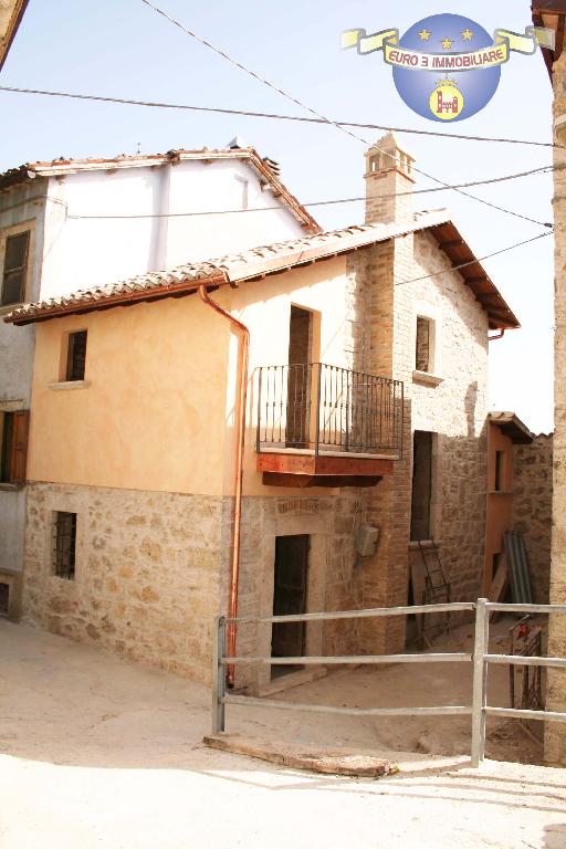 casa indipendente in vendita ad Ascoli Piceno in zona Centro Storico