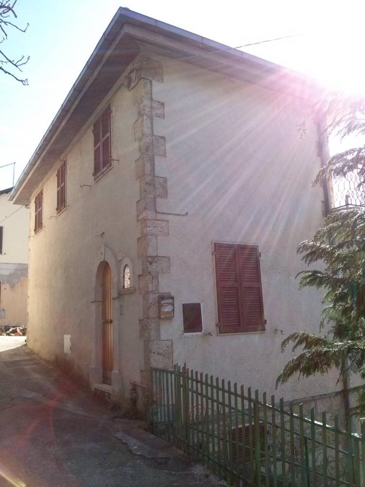 casa indipendente in vendita ad Ascoli Piceno in zona Case di Cioccio