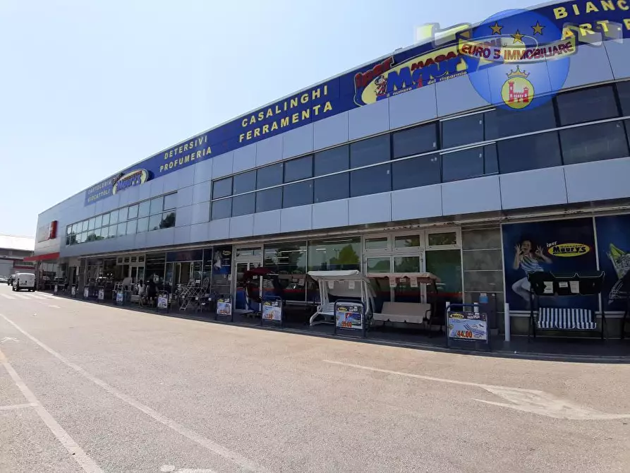 locale commerciale in vendita ad Ascoli Piceno